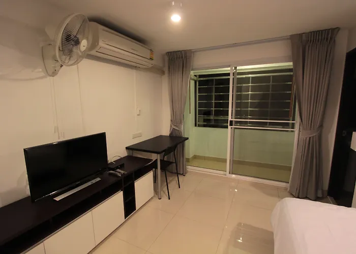 Napaville Huai Khwang Hostel Bangkok